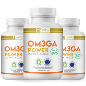 Tres frascos de suplemento Omega 3 DHA 800 de algas marinas marca Swiss, sobre fondo blanco